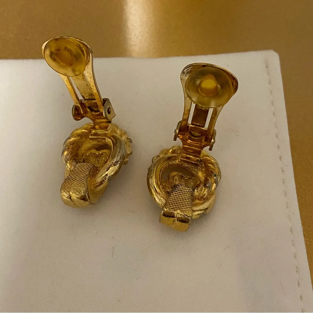 Vintage Elegant Signed Burberrys Gold Knot Earrings - Picture 8 of 8